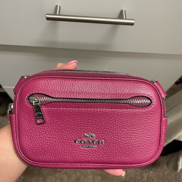 NWOT Coach Sling Bag - Picture 2 of 8